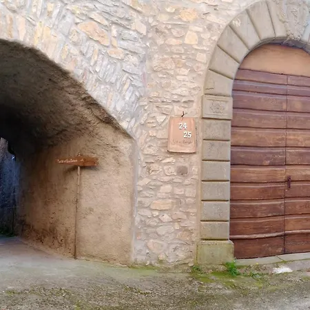 Maurizio Nel Borgo Medievale *