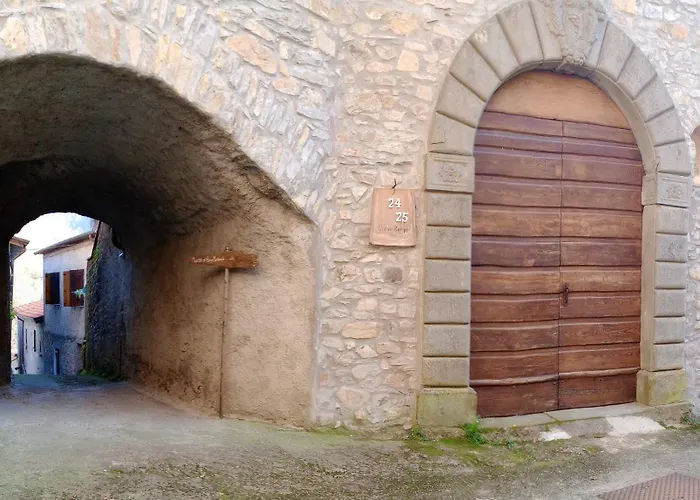 Maurizio Nel Borgo Medievale *